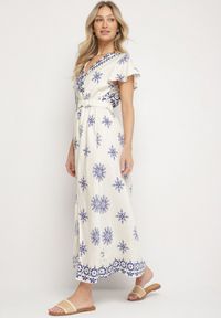 Born2be - Niebieska Sukienka w Ornamentalny Wzór z Elastycznym Paskiem Tosvanna. Okazja: na co dzień. Kolor: niebieski. Długość rękawa: krótki rękaw. Wzór: aplikacja. Typ sukienki: kopertowe, proste. Styl: klasyczny, casual, elegancki #7