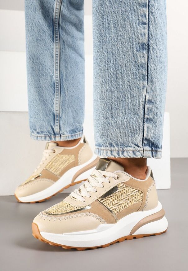 Renee - Ciemnobeżowe Sneakersy na Platformie ze Wstawkami z Plecionki Ninatia. Okazja: na co dzień. Kolor: beżowy. Materiał: jeans. Obcas: na platformie. Wysokość obcasa: średni