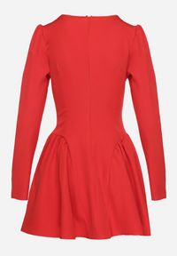 Born2be - Czerwona Koktajlowa Sukienka o Rozkloszowanym Kroju z Falbankami i Gorsetem Farian. Typ kołnierza: kołnierz z falbankami, dekolt gorset. Kolor: czerwony. Długość rękawa: długi rękaw. Typ sukienki: gorsetowe. Styl: wizytowy #3