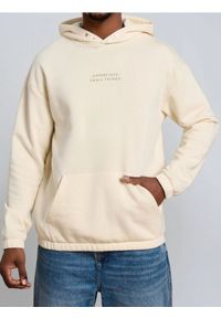 Sinsay - Bluza hoodie z napisem - beżowy. Kolor: beżowy. Wzór: napisy #1