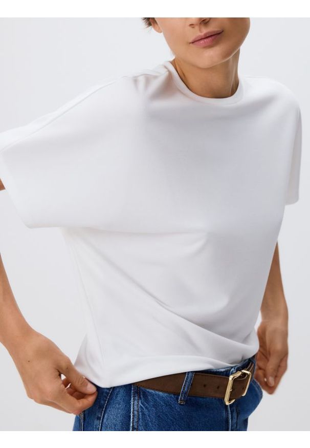 Reserved - T-shirt oversize z modalem - biały. Kolor: biały. Materiał: dzianina