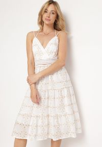 Born2be - Beżowa Sukienka Kiolla. Okazja: na co dzień. Typ kołnierza: dekolt w serek. Kolor: beżowy. Wzór: aplikacja. Typ sukienki: proste. Materiał: materiał, jeans. Długość rękawa: krótki rękaw. Sezon: jesień, lato. Styl: boho, casual, elegancki #3