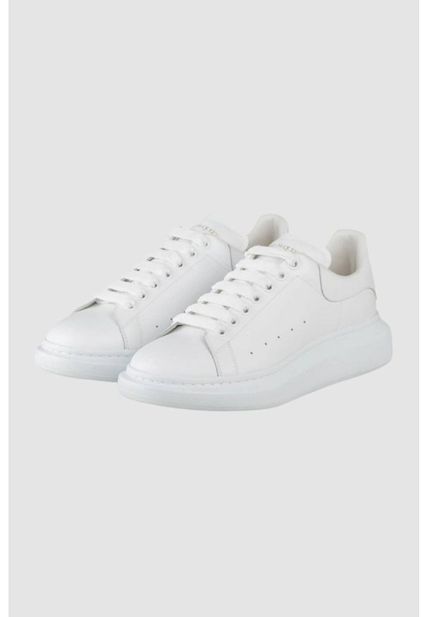 Alexander McQueen - ALEXANDER MCQUEEN Białe sneakersy. Kolor: biały. Materiał: skóra