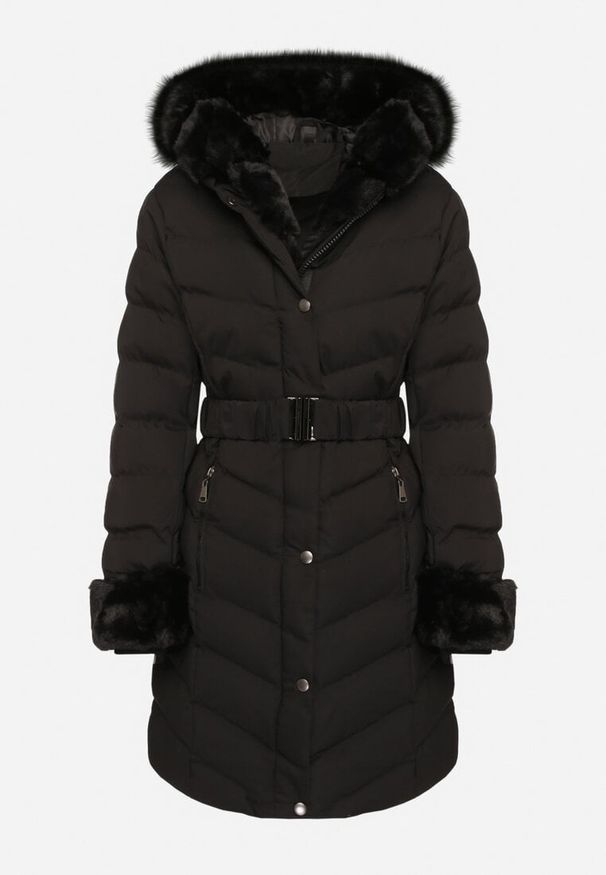 Born2be - Czarna Pikowana Kurtka Zimowa z Paskiem i Futerkowymi Obszyciami z Możliwością Odpięcia Hedirra. Okazja: na co dzień. Kolor: czarny. Materiał: jeans, futro. Długość rękawa: długi rękaw. Długość: długie. Sezon: zima. Styl: elegancki, casual