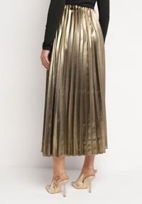 Born2be - Złota Plisowana Spódnica Maxi z Metalicznym Połyskiem Relita. Kolor: złoty. Materiał: tkanina #4