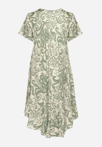 Born2be - Zielona Rozkloszowana Sukienka z Wiskozy z Geometrycznym Wzorem Emisova. Okazja: na co dzień. Kolor: zielony. Materiał: wiskoza. Długość rękawa: krótki rękaw. Wzór: geometria. Styl: casual, elegancki #4