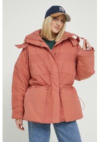 adidas Originals kurtka damska kolor pomarańczowy zimowa oversize. Kolor: pomarańczowy. Materiał: materiał. Sezon: zima #1