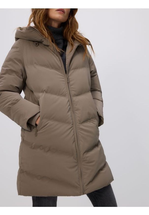 Reserved - Pikowana kurtka - brązowy. Kolor: brązowy. Materiał: tkanina