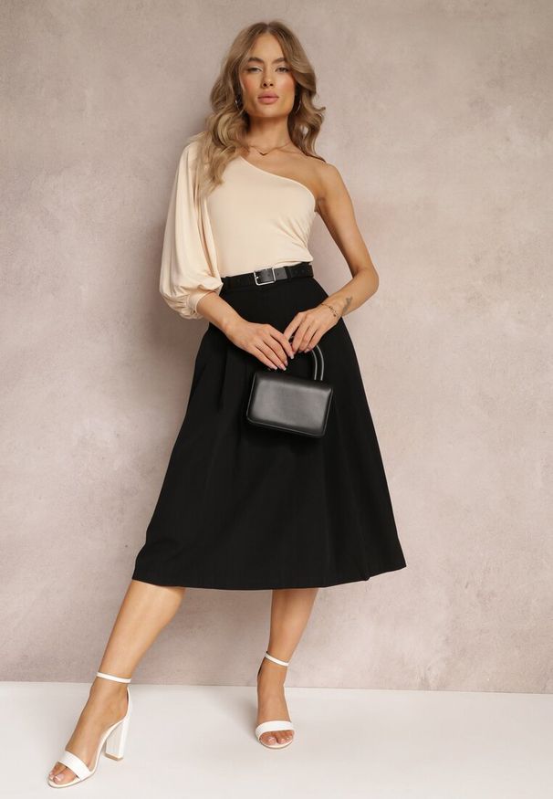 Renee - Czarna Spódnica Midi Trapezowa z Zakładkami i Paskiem ze Sprzączką Akiye. Kolor: czarny. Materiał: materiał