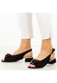 DEONI - Czarne zamsz skórzane Polskie sandały damskie Deoni D501. Okazja: na co dzień, na spacer. Kolor: czarny. Materiał: skóra, zamsz. Wzór: kwiaty. Sezon: wiosna, lato. Styl: wizytowy, casual, klasyczny, elegancki #1