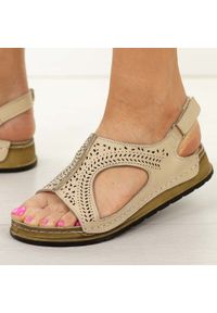 Beżowe skórzane sandały damskie T.Sokolski 321. Okazja: na co dzień, na spacer. Kolor: beżowy. Materiał: skóra. Sezon: wiosna, lato. Styl: casual, klasyczny #1