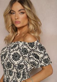 Renee - Szaro-Beżowa Sukienka z Wiskozy o Kroju Hiszpanki z Gumką w Pasie Zilalina. Typ kołnierza: dekolt hiszpanka. Kolor: szary. Materiał: wiskoza. Sezon: lato