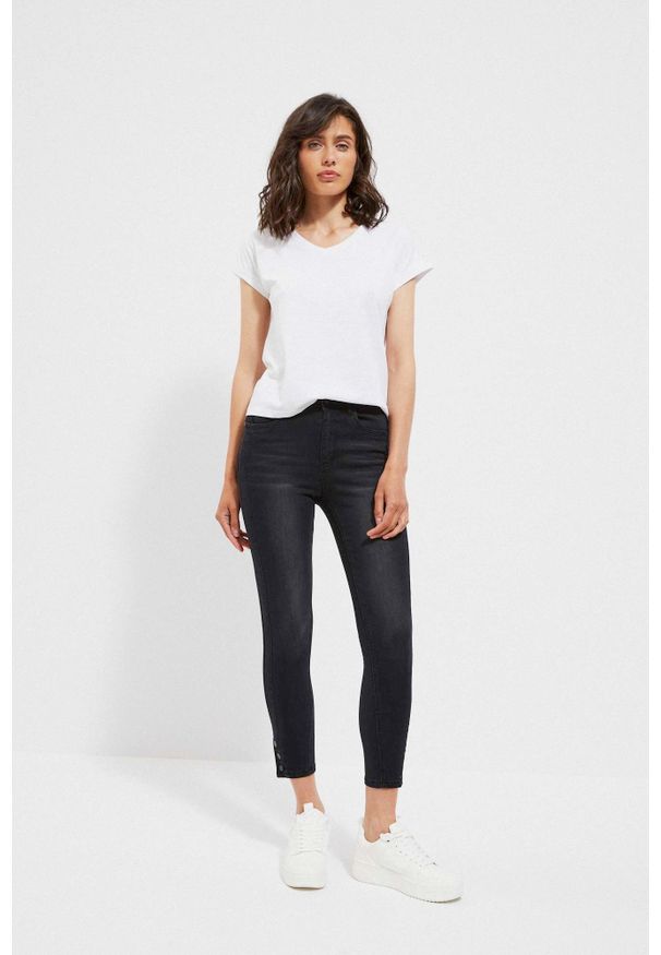 MOODO - Jeansy medium waist. Długość: długie. Wzór: gładki