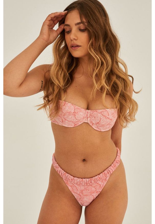 Undress Code biustonosz kąpielowy kolor czerwony usztywniona miseczka. Kolor: czerwony