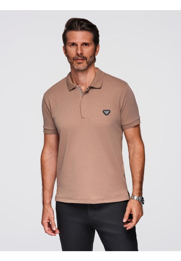 Ombre Clothing - Koszulka męska polo z dekoltem na zamek - jasnobrązowa V3 - Rozmiar: M. Okazja: na co dzień. Typ kołnierza: polo. Kolor: brązowy. Materiał: elastan, dzianina, bawełna. Styl: elegancki, casual, sportowy