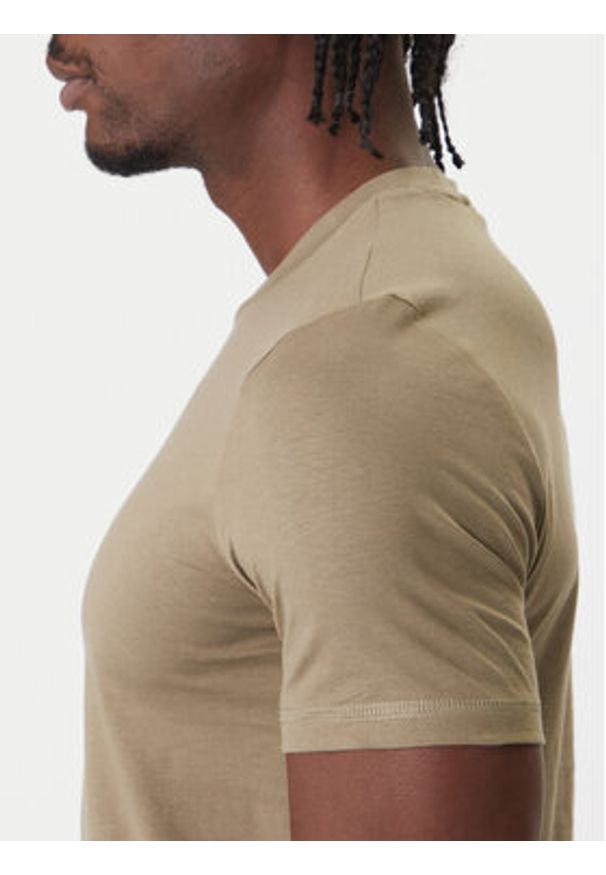 Guess Jeans T-Shirt M2YI72 I3Z14 Khaki Regular Fit. Kolor: brązowy. Materiał: bawełna