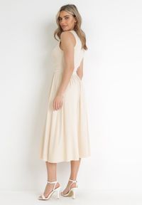 Born2be - Beżowa Sukienka Midi Bez Rękawów z Plisowanym Dołem Dreana. Kolor: beżowy. Długość rękawa: bez rękawów. Styl: elegancki. Długość: midi #5