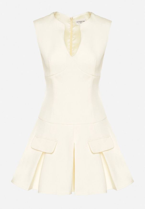 Born2be - Żółta Rozkloszowana Sukienka z Wycięciem przy Dekolcie Atarinea. Okazja: na co dzień. Kolor: żółty. Wzór: aplikacja. Typ sukienki: proste. Styl: casual