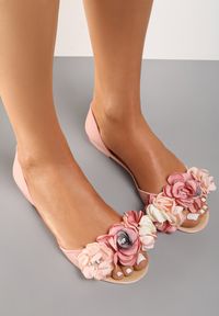 Renee - Różowe Balerinki Idalina. Nosek buta: otwarty. Zapięcie: bez zapięcia. Kolor: różowy. Materiał: guma. Wzór: aplikacja, kwiaty. Obcas: na obcasie. Styl: boho. Wysokość obcasa: niski #5