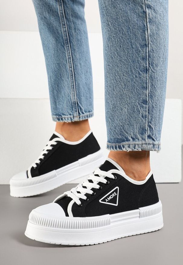 Born2be - Czarne Trampki na Platformie z Naszywką na Boku Alimiora. Kolor: czarny. Wzór: aplikacja. Obcas: na platformie. Styl: elegancki