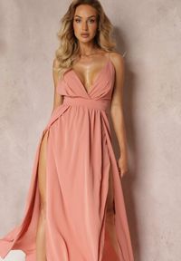 Renee - Różowa Rozkloszowana Sukienka Maxi na Ramiączkach z Trójkątnym Dekoltem Claudi. Kolor: różowy. Materiał: tkanina. Długość rękawa: na ramiączkach. Wzór: gładki. Styl: elegancki. Długość: maxi #5