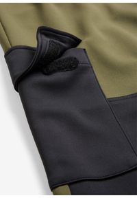 bonprix - Spodnie bojówki z softshellu, z regulacją w pasie. Kolor: zielony. Materiał: softshell #3