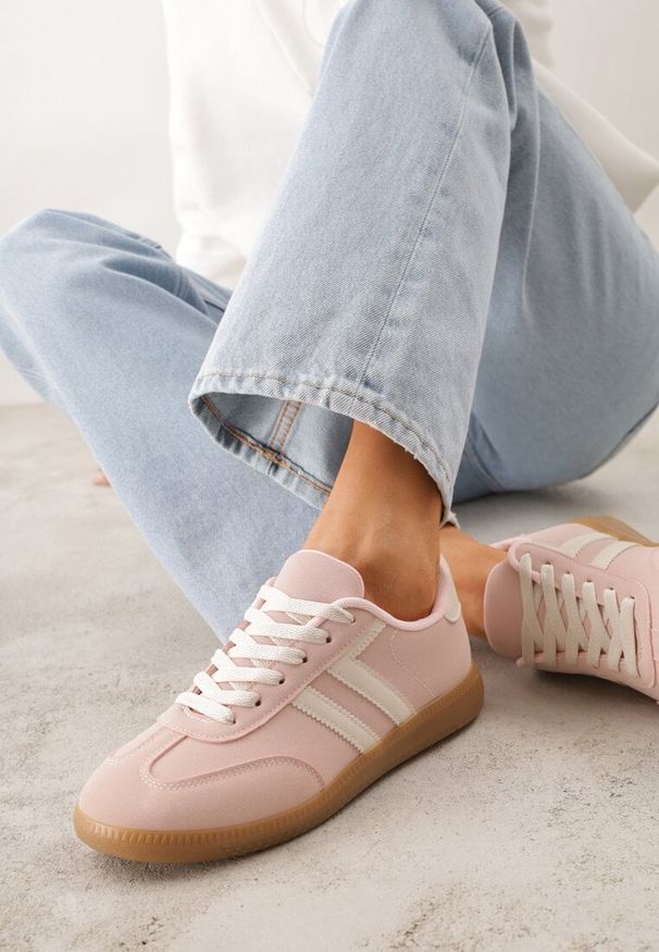 Renee - Różowe Sneakersy Typu Klasyczne Tenisówki Kilice. Okazja: na co dzień, na randkę. Kolor: różowy. Materiał: satyna, koronka