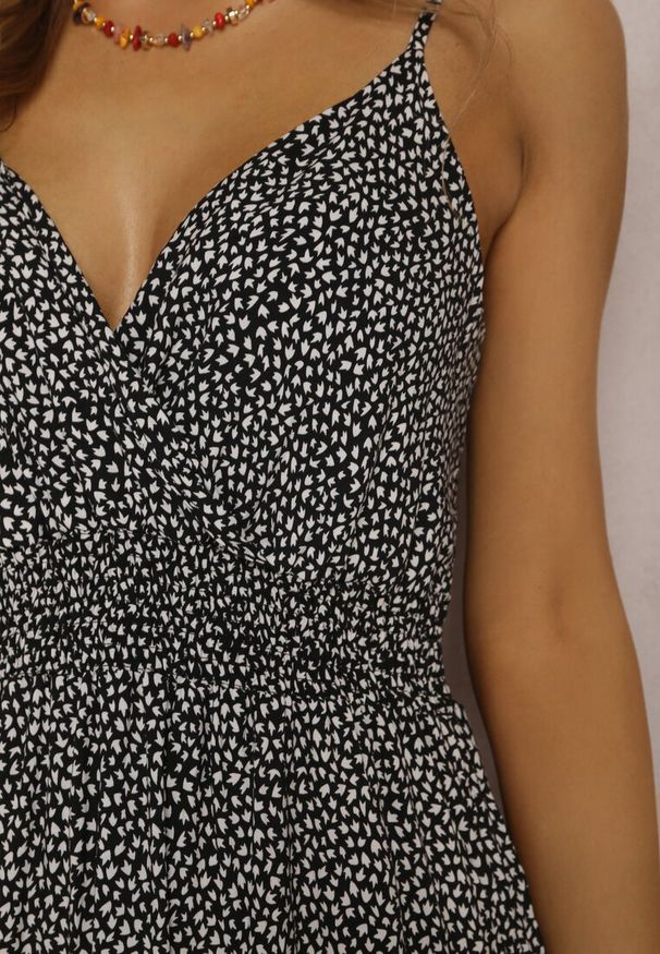 Renee - Czarna Sukienka Asteleia. Kolor: czarny. Długość rękawa: na ramiączkach. Typ sukienki: kopertowe. Długość: maxi