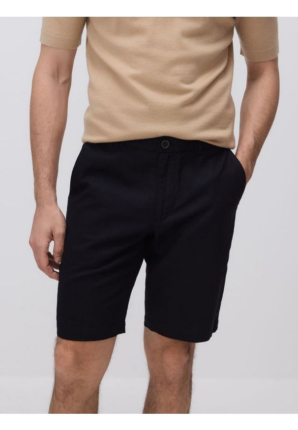 Reserved - Szorty chino regular - czarny. Kolor: czarny. Materiał: len, bawełna