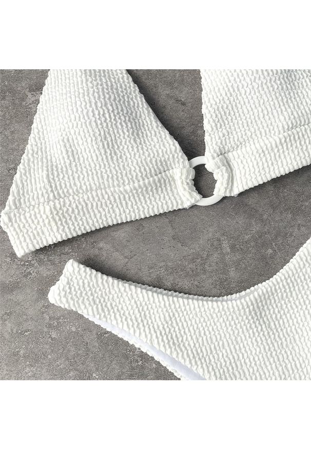 Intica - Bikini z okrągłym dekoltem na plażę i basen Kary. Kolor: biały. Materiał: materiał