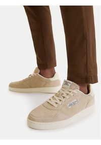 Guess Jeans Sneakersy EO-LUNARI-02 WE Beżowy. Kolor: beżowy. Materiał: skóra, zamsz #1