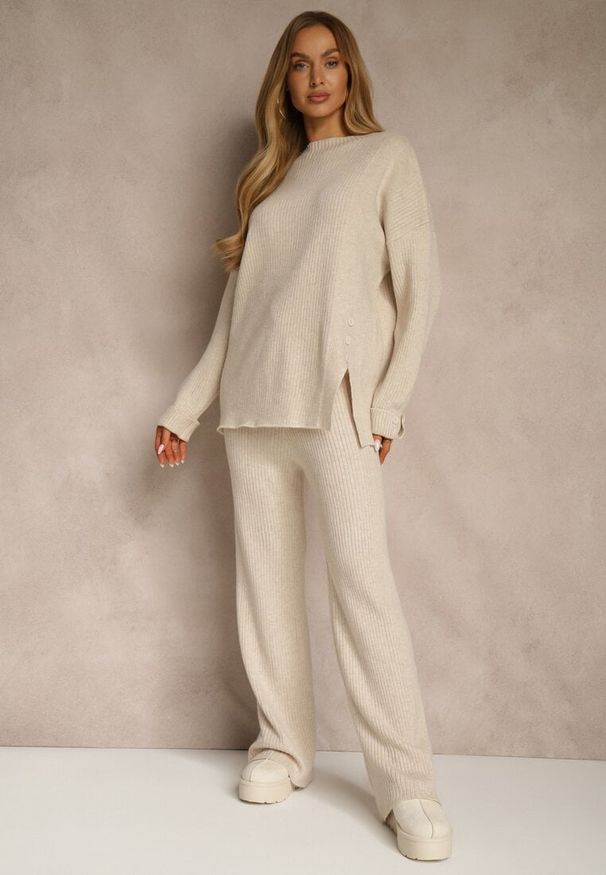 Renee - Jasnobeżowy Komplet z Wełną i Bawełną Sweter z Guzikami i Szerokie Spodnie Reinelia. Kolor: beżowy. Materiał: wełna, bawełna