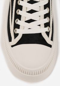 Renee - Czarne Trampki na Platformie z Metaliczną Ozdobą Afleeria. Okazja: na spacer. Kolor: czarny. Materiał: jeans. Wzór: aplikacja. Sezon: wiosna. Obcas: na platformie #4