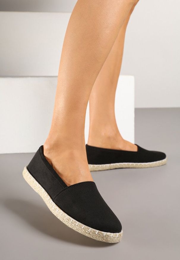 Born2be - Czarne Espadryle Vices na Podeszwie z Plecionki Sesaniela. Okazja: na co dzień. Kolor: czarny. Materiał: jeans. Obcas: na obcasie. Styl: klasyczny, elegancki, casual, boho. Wysokość obcasa: niski