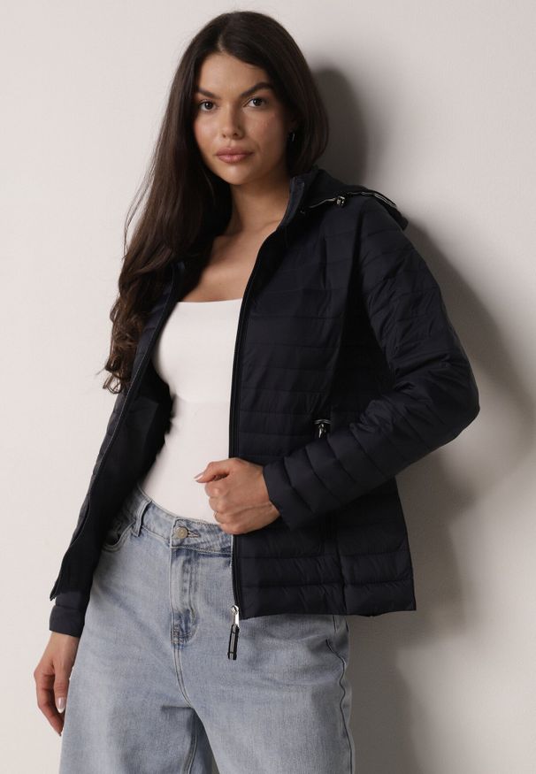 Born2be - Granatowa Pikowana Kurtka Przejściowa z Kapturem z Lamówką i Ściągaczami Zidara. Okazja: na spacer. Typ kołnierza: kaptur. Kolor: niebieski. Materiał: poliester, jeans, dresówka