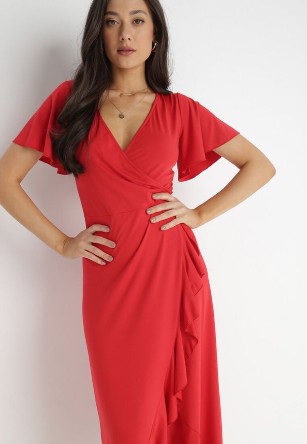 Born2be - Czerwona Sukienka Aediala. Okazja: na co dzień, na randkę, na imprezę. Kolor: czerwony. Materiał: wiskoza, tkanina. Długość rękawa: krótki rękaw. Typ sukienki: kopertowe. Styl: casual. Długość: midi