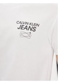 Calvin Klein Jeans T-Shirt J30J324031 Biały Regular Fit. Kolor: biały. Materiał: bawełna #3