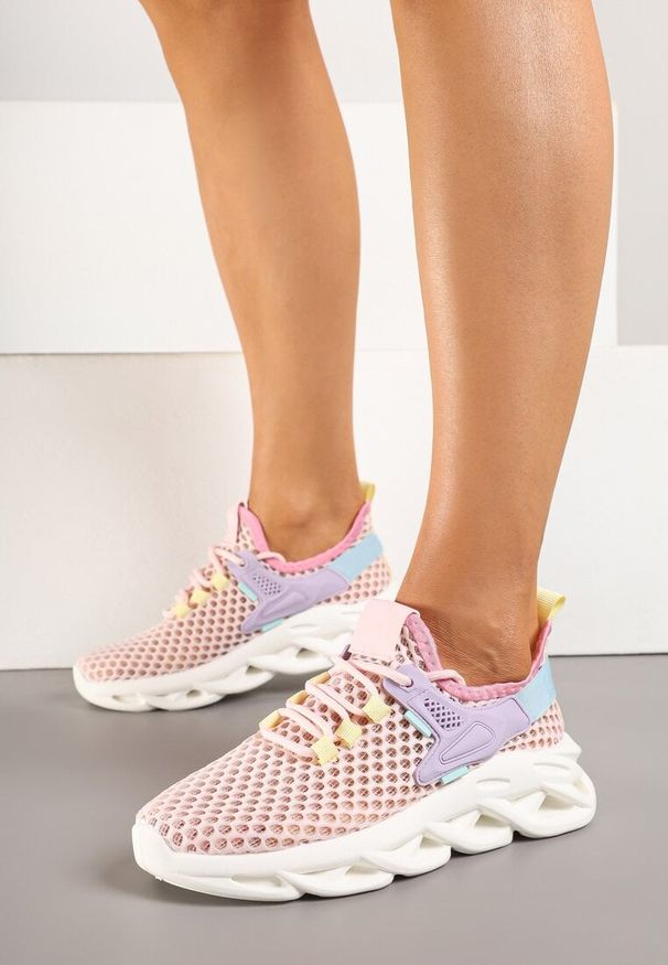 Born2be - Różowe Sneakersy Siateczkowe na Podeszwie z Ozdobnymi Żłobieniami Sanovi. Okazja: na co dzień. Kolor: różowy. Wzór: aplikacja