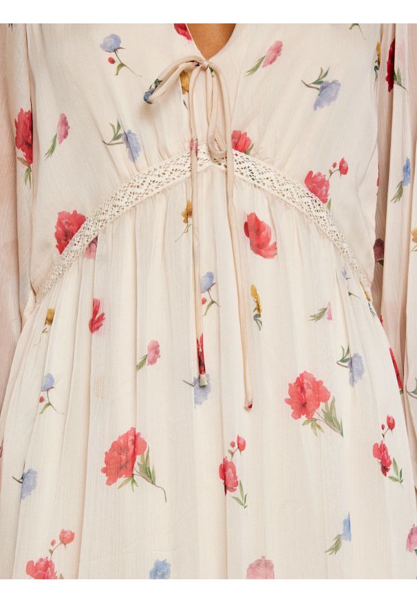 Big-Star - Sukienka damska maxi z motywem kwiatowym kremowa Ester 103. Kolor: kremowy. Materiał: koronka. Długość rękawa: długi rękaw. Wzór: kwiaty. Długość: maxi