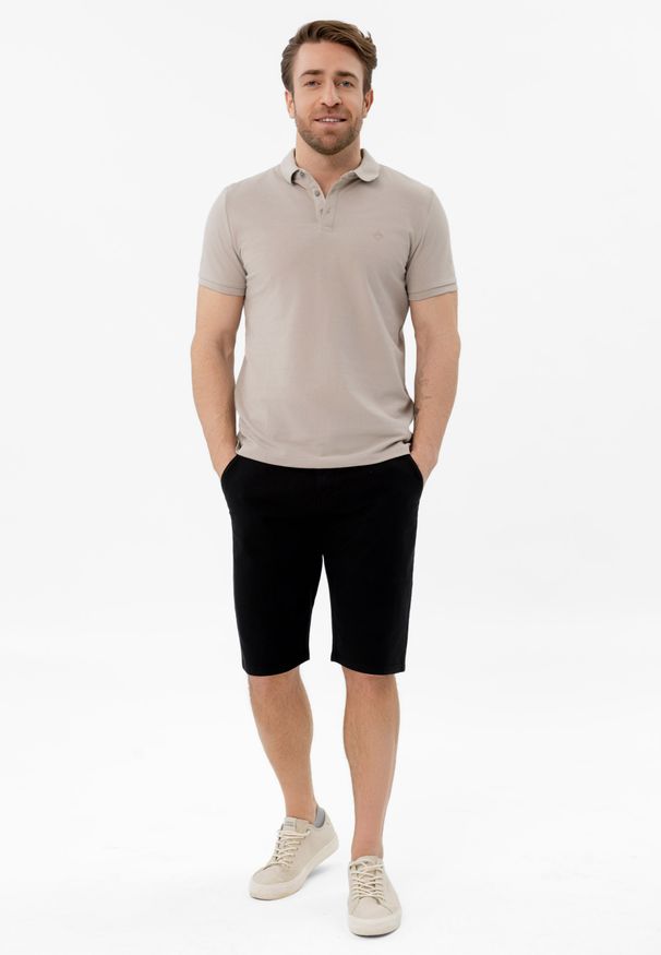 Volcano - Szorty chino z paskiem P-OXY. Okazja: na co dzień. Kolor: czarny. Materiał: elastan, włókno, bawełna, materiał. Długość: krótkie. Styl: casual, elegancki, klasyczny