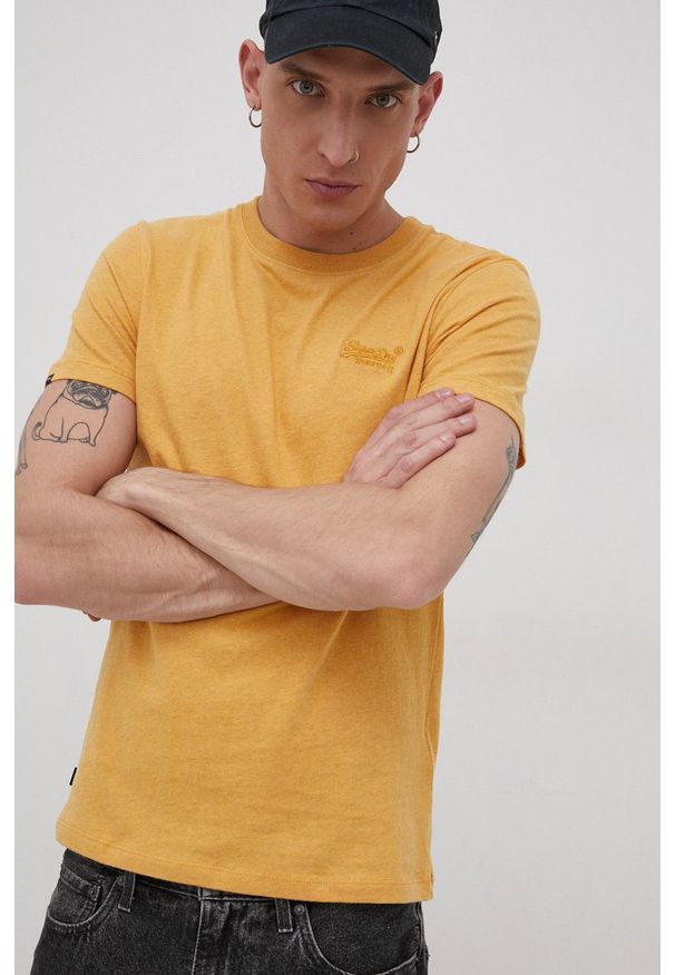 Superdry T-shirt bawełniany kolor żółty gładki. Okazja: na co dzień. Kolor: żółty. Materiał: bawełna. Wzór: gładki. Styl: casual