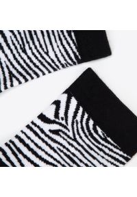 Wittchen - Damskie skarpetki w zebrę czarno-białe. Kolor: biały, czarny, wielokolorowy. Materiał: bawełna. Wzór: motyw zwierzęcy