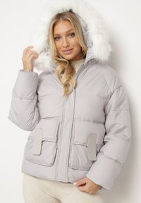 Born2be - Jasnoszara Kurtka Pikowana z Odpinanym Futerkiem Nomizia. Okazja: na co dzień, na spacer. Kolor: szary. Materiał: futro. Sezon: zima. Styl: casual, elegancki #3
