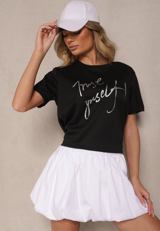 Renee - Czarny T-shirt Zdobiony Napisem z Brokatem Tezilea. Okazja: na spacer. Kolor: czarny. Materiał: jeans. Wzór: napisy, aplikacja