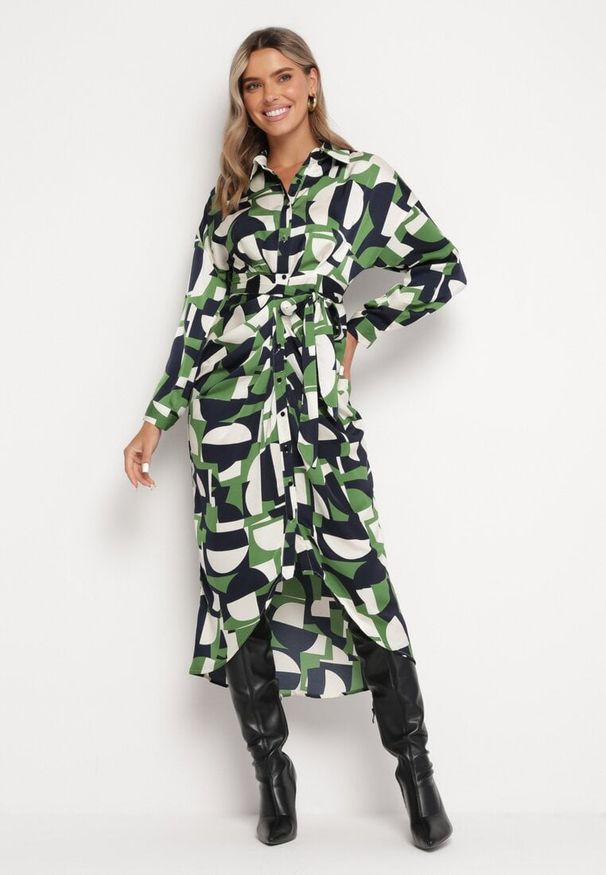 Born2be - Zielona Koszulowa Sukienka Midi w Geometryczny Wzór Aelindrae. Kolor: zielony. Materiał: tkanina. Wzór: geometria. Typ sukienki: koszulowe. Długość: midi