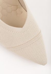 Renee - Beżowe Dzianinowe Szpilki VICES z Wkładką Soft-Pillow i Miękkim Zapiętkiem Thene. Nosek buta: szpiczasty. Kolor: beżowy. Materiał: dzianina. Szerokość cholewki: normalna. Obcas: na szpilce. Styl: klasyczny. Wysokość obcasa: średni #9