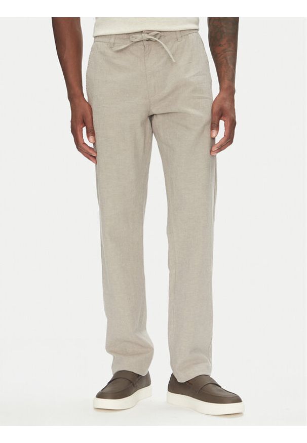 Lindbergh Spodnie materiałowe 30-008003 Szary Tapered Fit. Kolor: szary. Materiał: bawełna