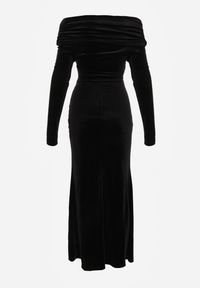 Renee - Czarna Sukienka z Weluru VICES Off Shoulder z Rozcięciem Elinesh. Okazja: na studniówkę, na randkę, na ślub cywilny, na wesele. Kolor: czarny. Materiał: welur #6