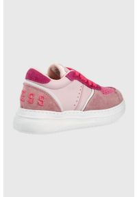 Guess buty kolor różowy. Nosek buta: okrągły. Zapięcie: sznurówki. Kolor: różowy. Materiał: guma. Obcas: na platformie #2