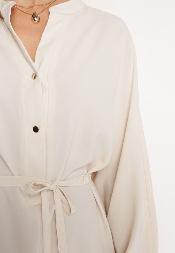 Born2be - Beżowa Sukienka z Wiązaniem w Talii z Koszulową Górą Leandia. Okazja: na co dzień. Kolor: beżowy. Materiał: skóra. Typ sukienki: koszulowe. Styl: casual, elegancki